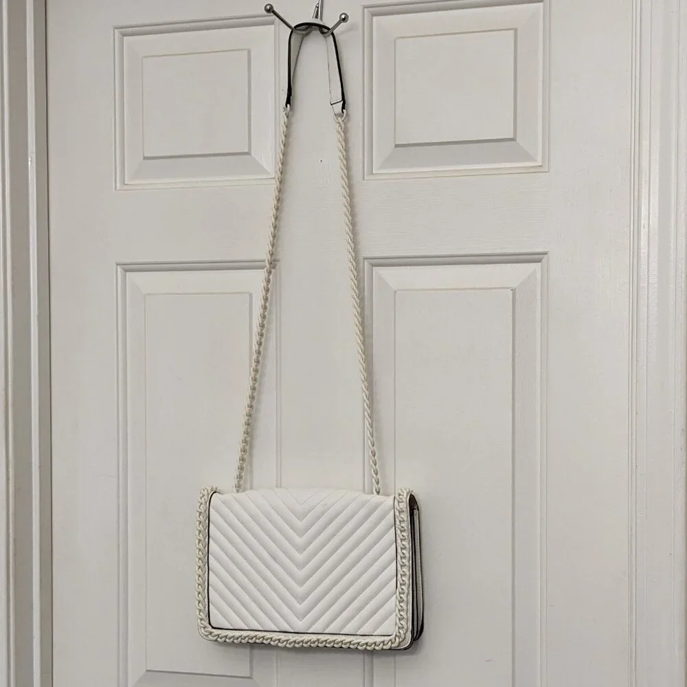 ALDO Greenwald Crossbody Bag Medium White Overflow With Metal Chain - Picture 2 of 16
